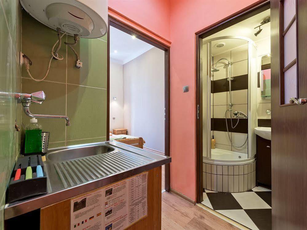 Hostel 70S Краков Экстерьер фото